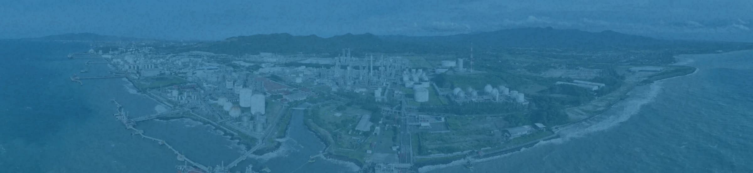 Transparansi, Stabilitas, dan Komitmen terhadap Nilai Pemegang Saham Memandu Perjalanan Keuangan Kami Transparansi, Stabilitas, dan Komitmen terhadap Nilai Pemegang Saham Memandu Perjalanan Keuangan Kami